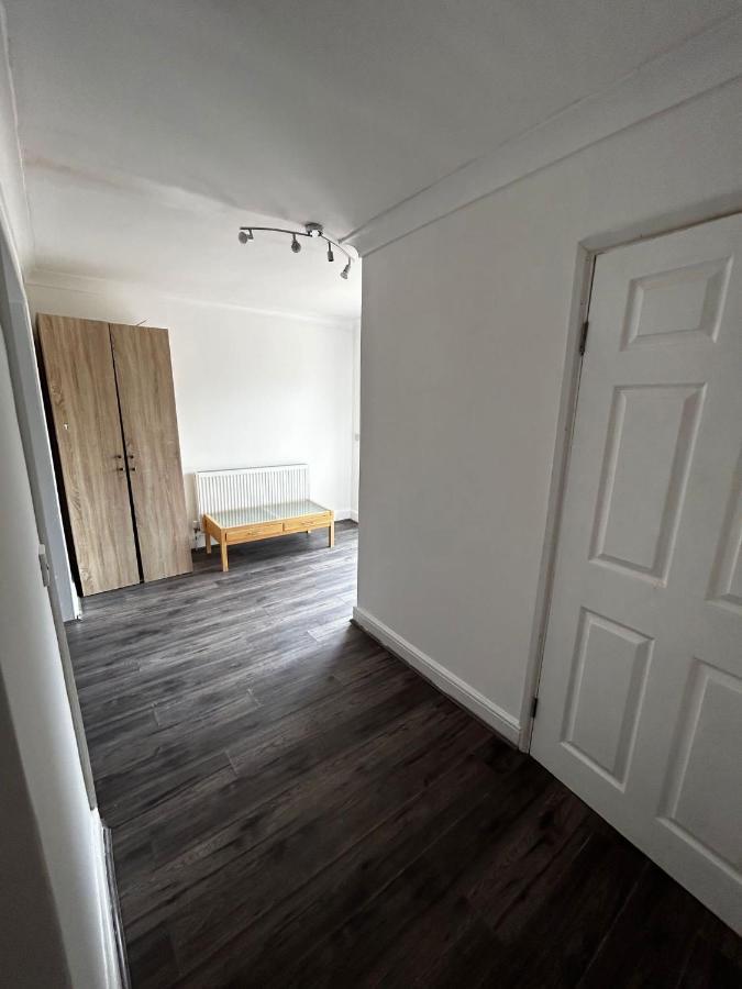 The Ruislip Apartment Exterior photo